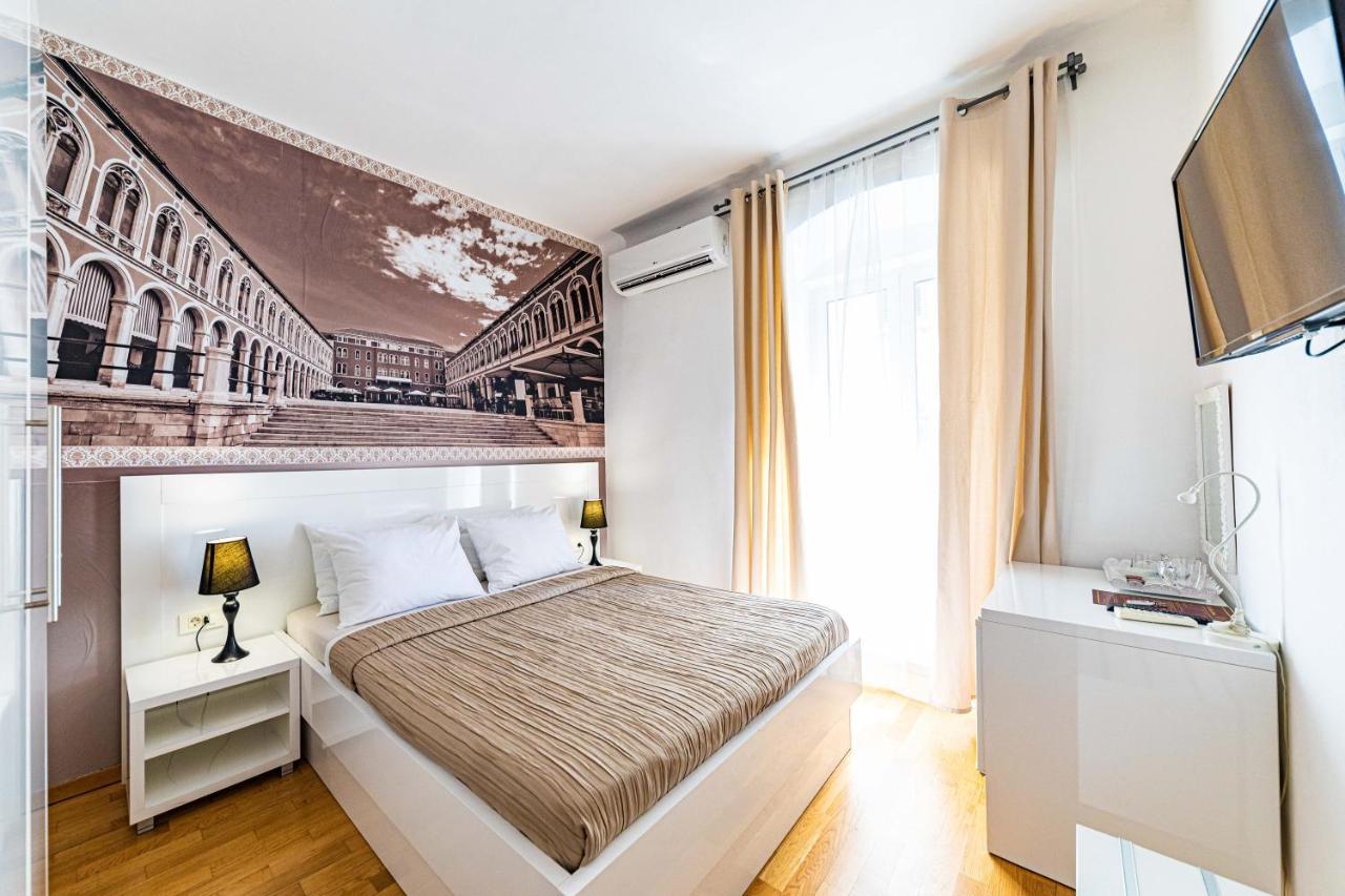 Chambre Double Deluxe - Vue Latérale sur Mer