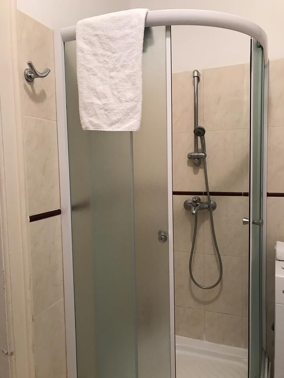 Chambre Triple Basique avec Salle de Bains Commune