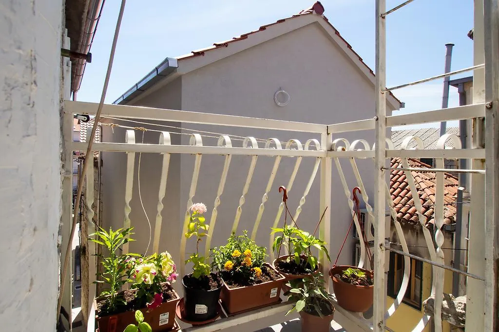 Split Accommodation-1