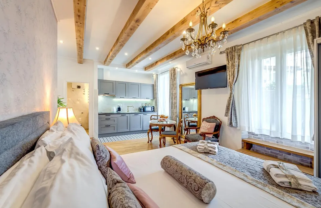 Le Monde - Vintage Accommodation-1