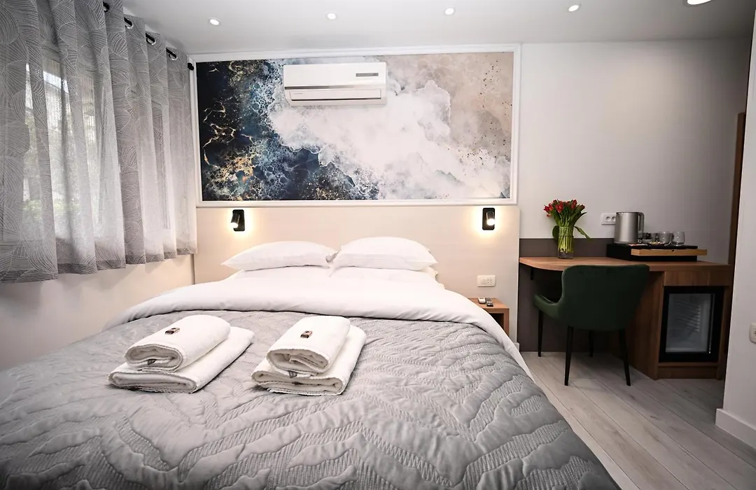 Laurea Rooms-1