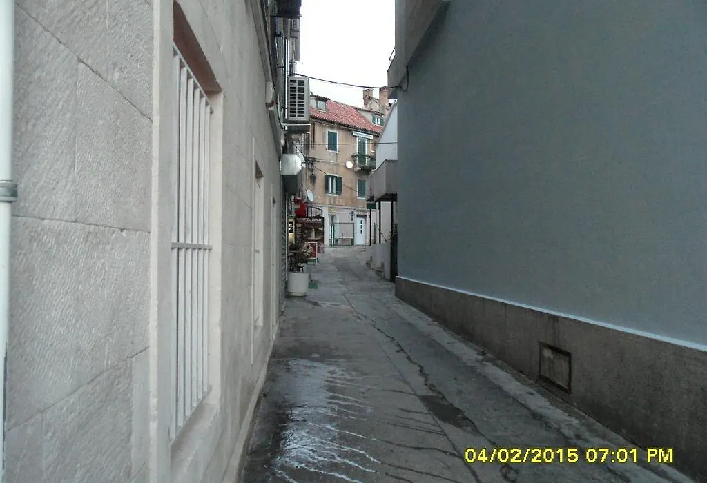Rooms Miletic Near The Palace-1