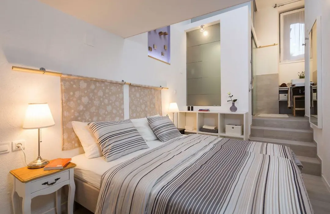 Rooms N&M-1