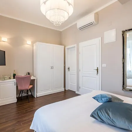 Theatre Of Dreams Rooms-2