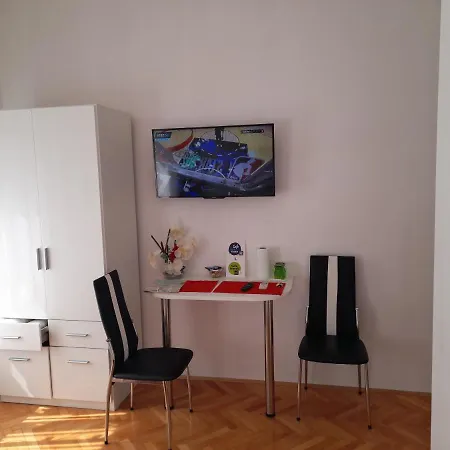 Rooms Miletic Near The Palace-2