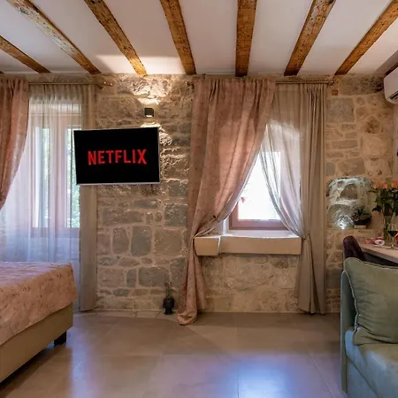 Old Spalatrum Luxury Rooms-3