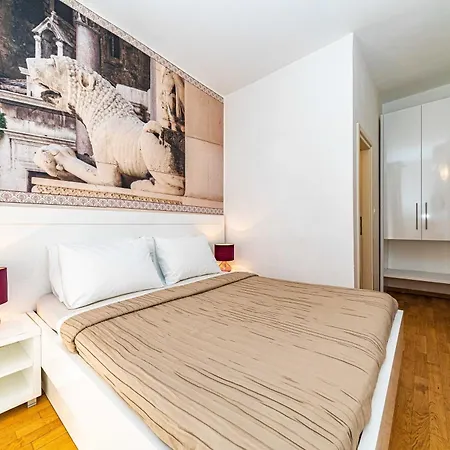Riva City Rooms-2