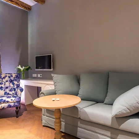 Procurator 7 Luxury Rooms-3