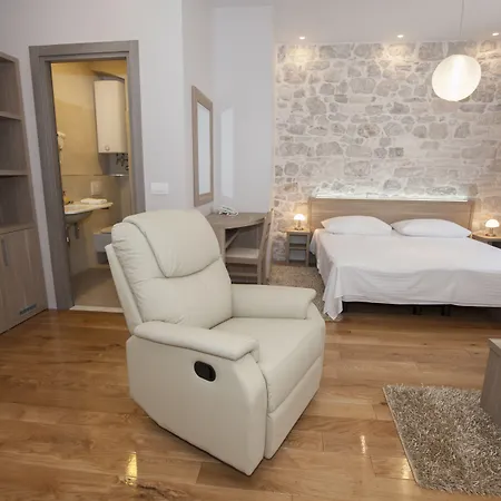 Tifani Luxury Rooms-3