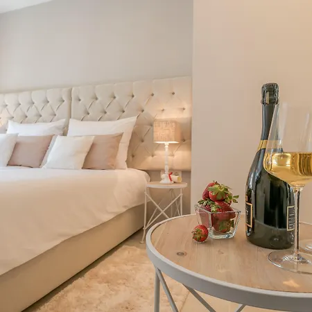 Jupiter Lux Rooms-3