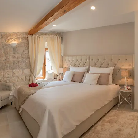 Jupiter Lux Rooms-2