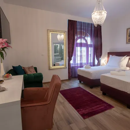 Center Luxury Rooms 1-3