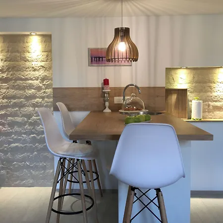 Rooms And Apartments Paese-2
