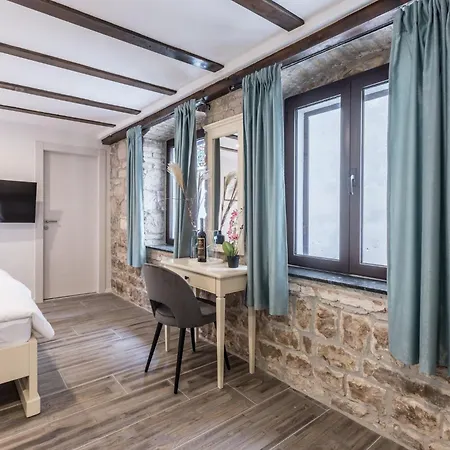 Split Old Town Rooms Matushko-3