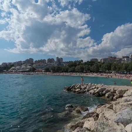 Luxury Rooms Near The Beach2-3