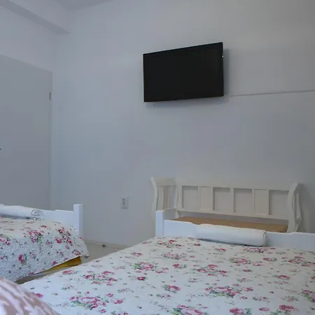 Summer Bay Apartments-3