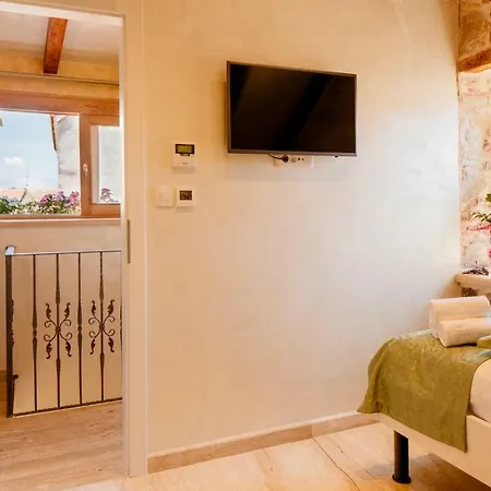 Stone House Luxury Rooms-3